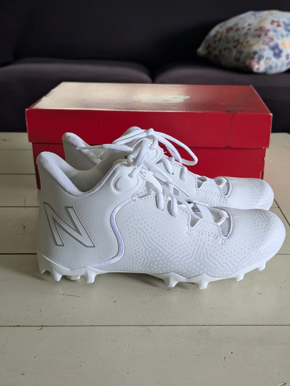 BRAND NEW: YOUTH: New Balance Freeze V3 Jr White Lacrosse Cleat - Size 5.5